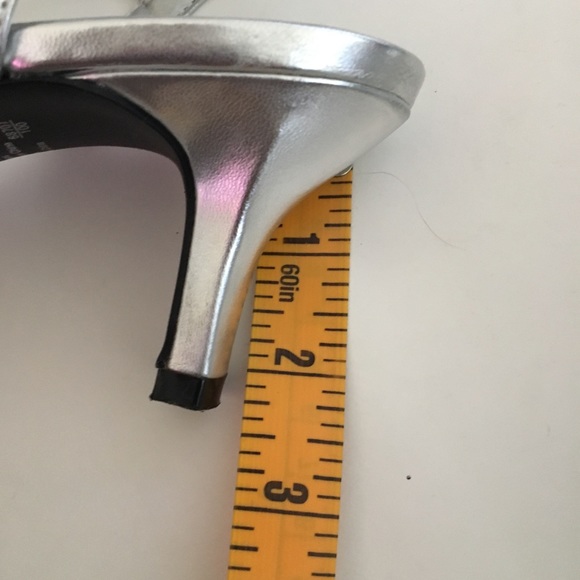 Predictions Size 7.5 Strappy Silver Heel - Picture 6 of 7